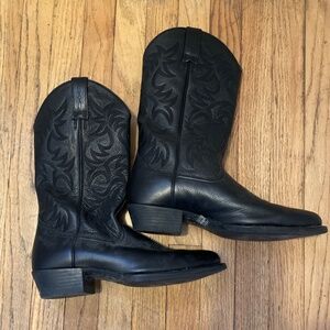 ARIAT MEN'S HERITAGE DEERTAN WESTERN PERFORMANCE BOOTS - ROUND TOE